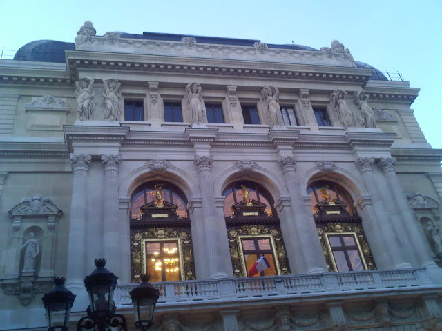 Façade de l'Opera comique (Place Favart)